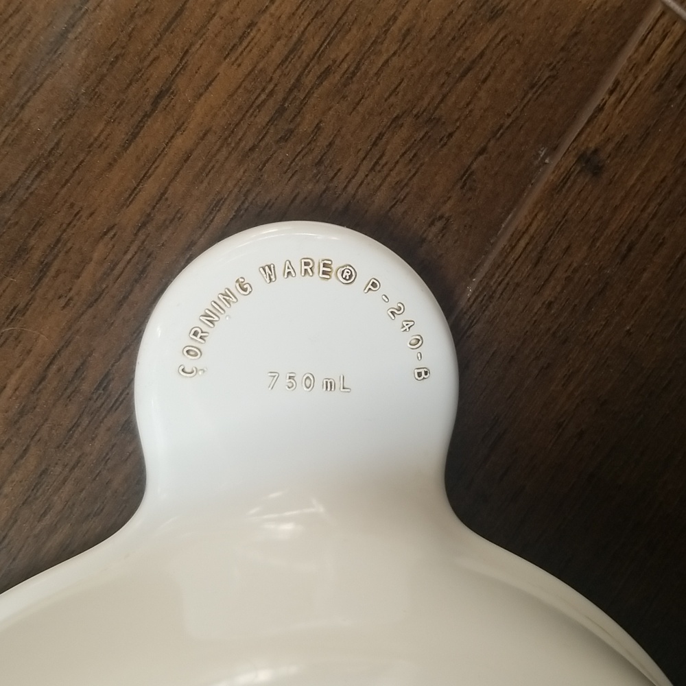 Large Pyrex grab n go bowl with lid - Picture 3 of 4